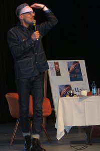 SPISOVATEĽ MICHAL HVORECKÝ OTVORIL SVOJE KNIHY PRE ŽIAKOV